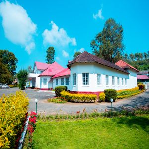 Munnar Resorts for Family | British Bungalow Munnar | Hill Top Resort Munnar